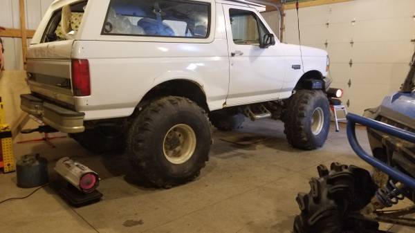 96 bronco lifted mud truck - $5500 (IL)