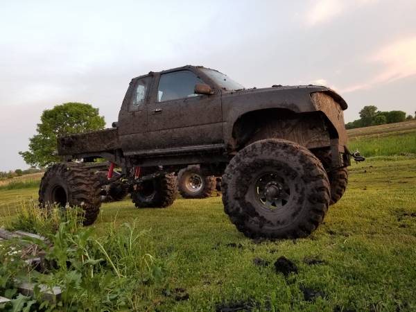 Early 90s Toyota Mud Truck - $4500 (MN)